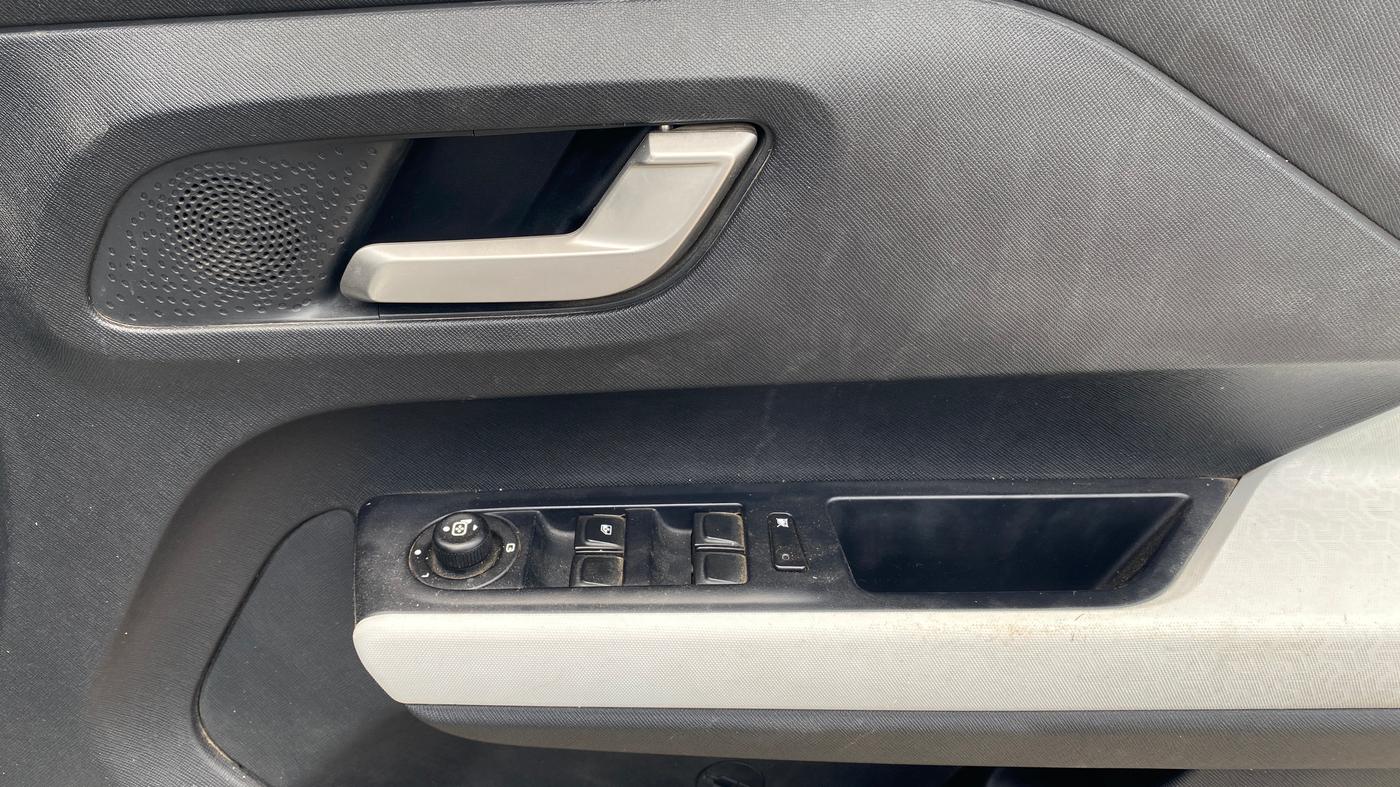 2023 Tata PUNCH Creative Dual Tone AMT Sunroof , Petrol, Automatic, 11,436 km, Driver Side Door Panels Control