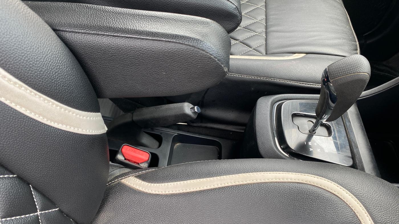 2023 Tata PUNCH Creative Dual Tone AMT Sunroof , Petrol, Automatic, 11,436 km, Gear Lever
