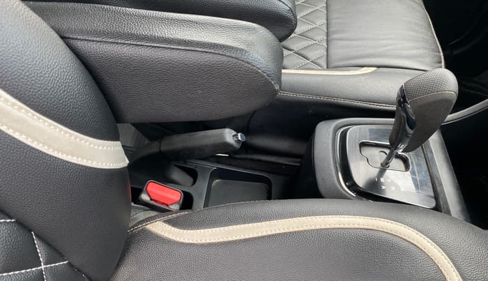 2023 Tata PUNCH Creative Dual Tone AMT Sunroof , Petrol, Automatic, 11,436 km, Gear Lever