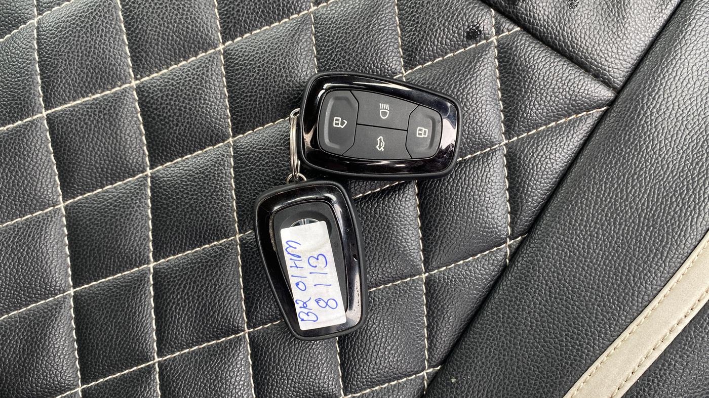 2023 Tata PUNCH Creative Dual Tone AMT Sunroof , Petrol, Automatic, 11,436 km, Key Close Up
