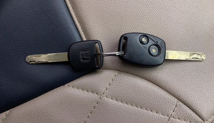 2016 Honda Amaze 1.2L I-VTEC S AT, Petrol, Automatic, 86,111 km, Key Close Up