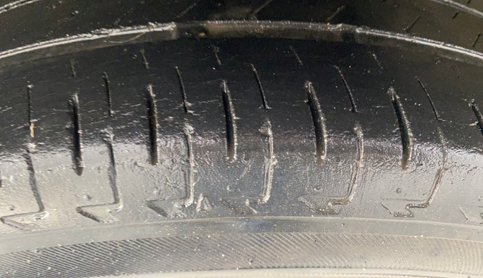 2016 Honda Amaze 1.2L I-VTEC S AT, Petrol, Automatic, 86,111 km, Left Front Tyre Tread