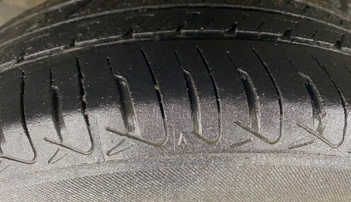 2016 Honda Amaze 1.2L I-VTEC S AT, Petrol, Automatic, 86,111 km, Right Rear Tyre Tread