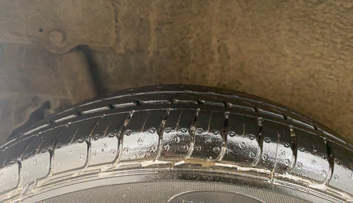 2016 Maruti Wagon R 1.0 VXI (O) AMT, Petrol, Automatic, 48,851 km, Right Rear Tyre Tread