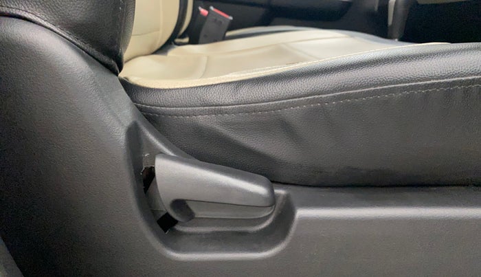 2016 Maruti Wagon R 1.0 VXI (O) AMT, Petrol, Automatic, 48,851 km, Driver Side Adjustment Panel