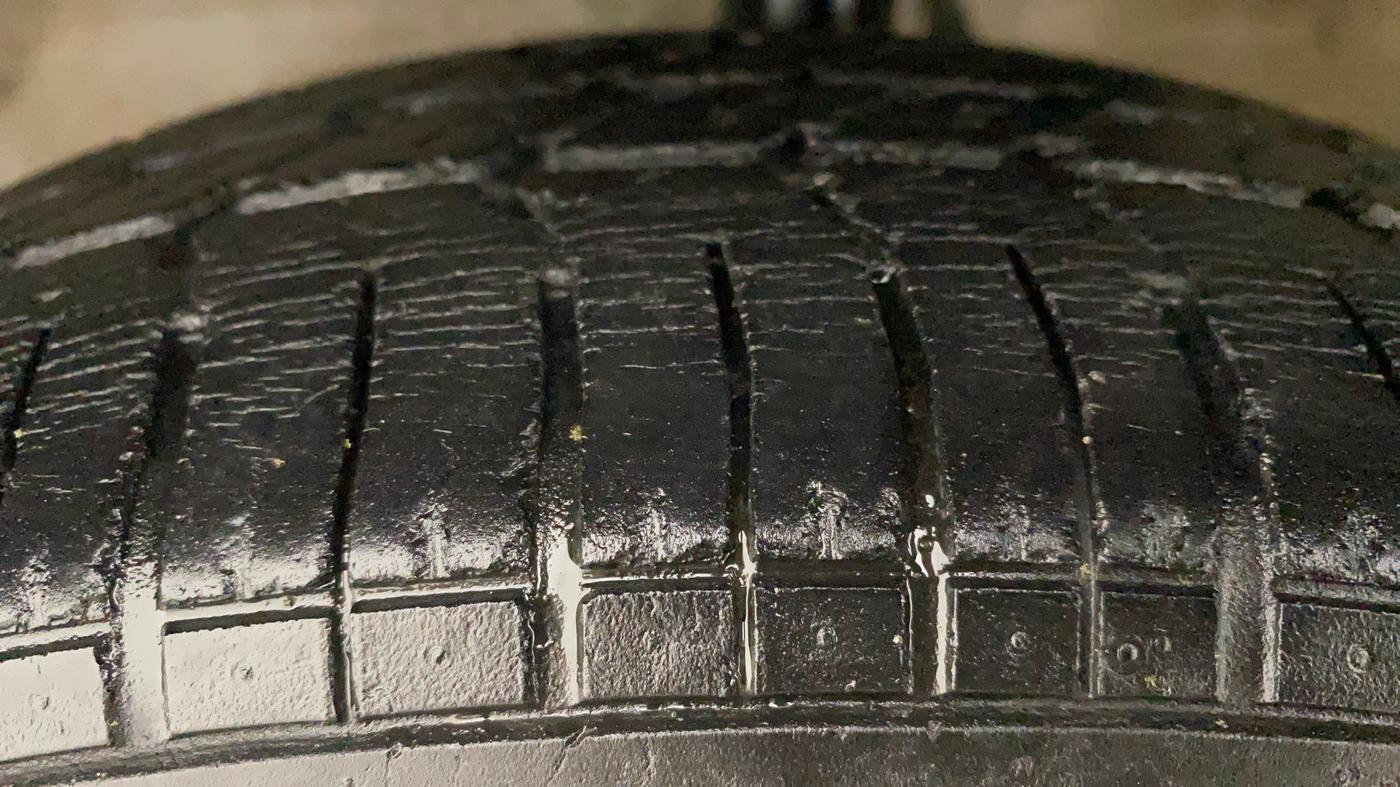 2014 Maruti Ritz VXI, Petrol, Manual, 35,649 km, Left Front Tyre Tread