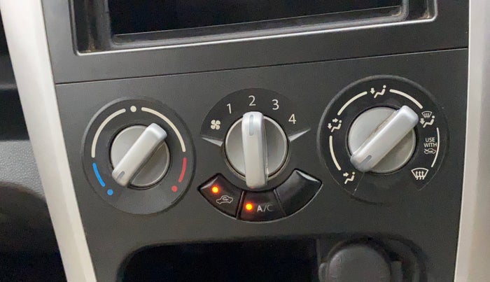 2014 Maruti Ritz VXI, Petrol, Manual, 35,649 km, AC Unit - Minor issue in the heater switch