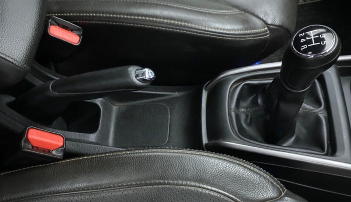 2019 Maruti XL6 ALPHA SHVS  MT, Petrol, Manual, 14,822 km, Gear Lever