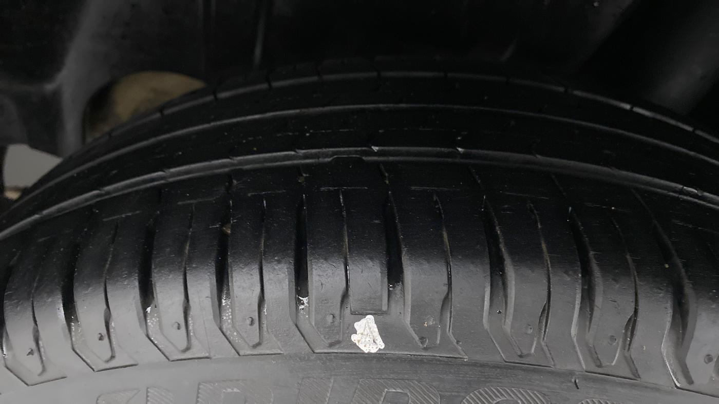 2019 Maruti XL6 ALPHA SHVS  MT, Petrol, Manual, 14,822 km, Left Rear Tyre Tread