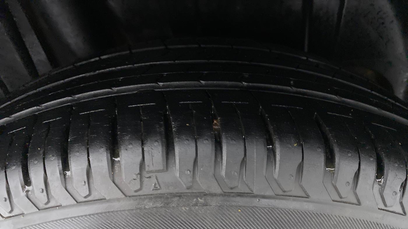 2019 Maruti XL6 ALPHA SHVS  MT, Petrol, Manual, 14,822 km, Right Rear Tyre Tread