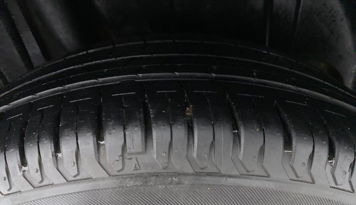 2019 Maruti XL6 ALPHA SHVS  MT, Petrol, Manual, 14,822 km, Right Rear Tyre Tread