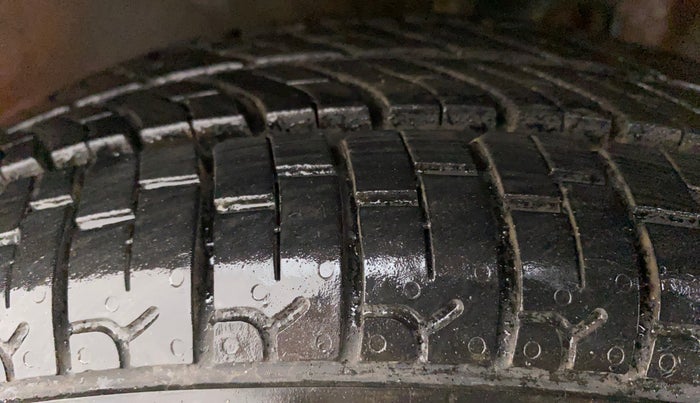 2016 Maruti Alto K10 VXI, Petrol, Manual, 56,067 km, Left Front Tyre Tread