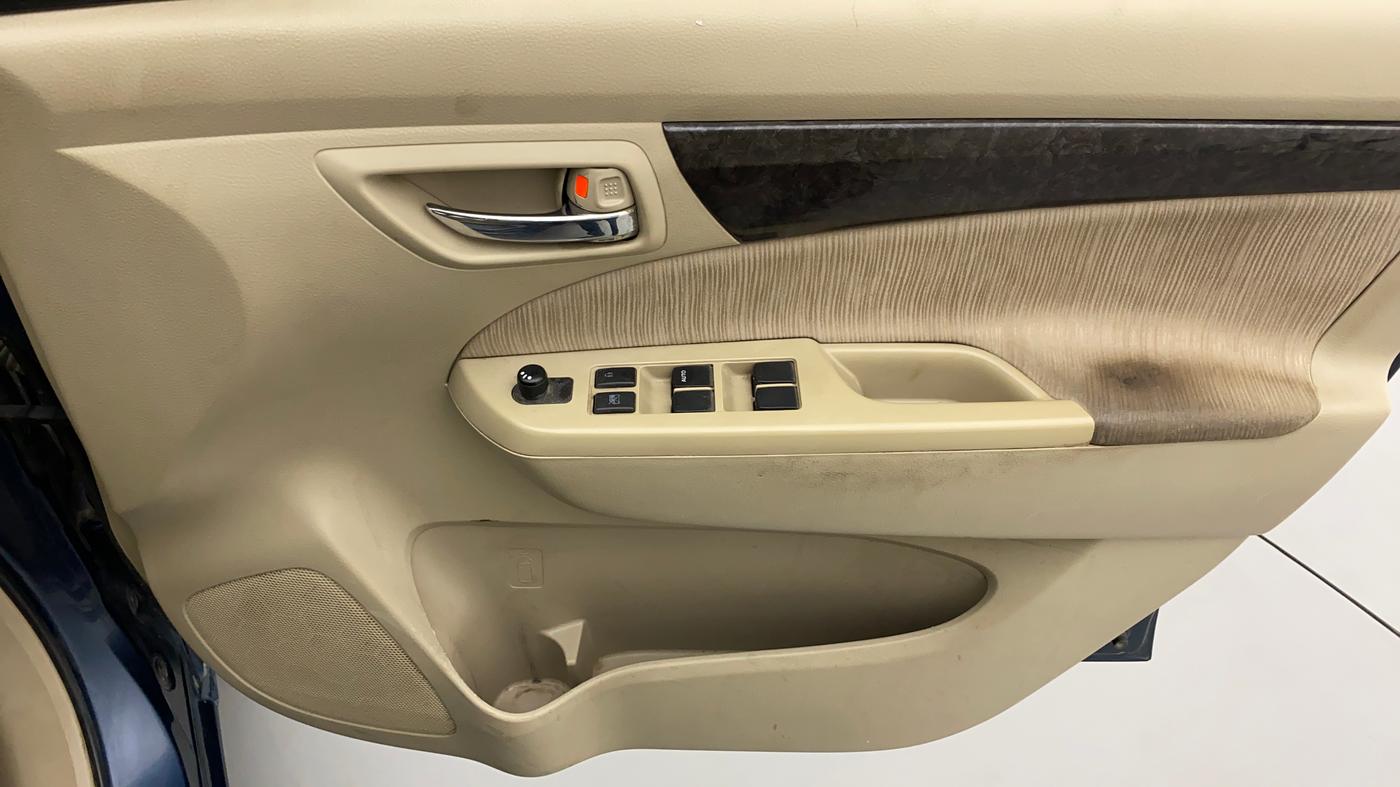 2014 Maruti Ertiga VXI, CNG, Manual, 66,198 km, Driver Side Door Panels Control