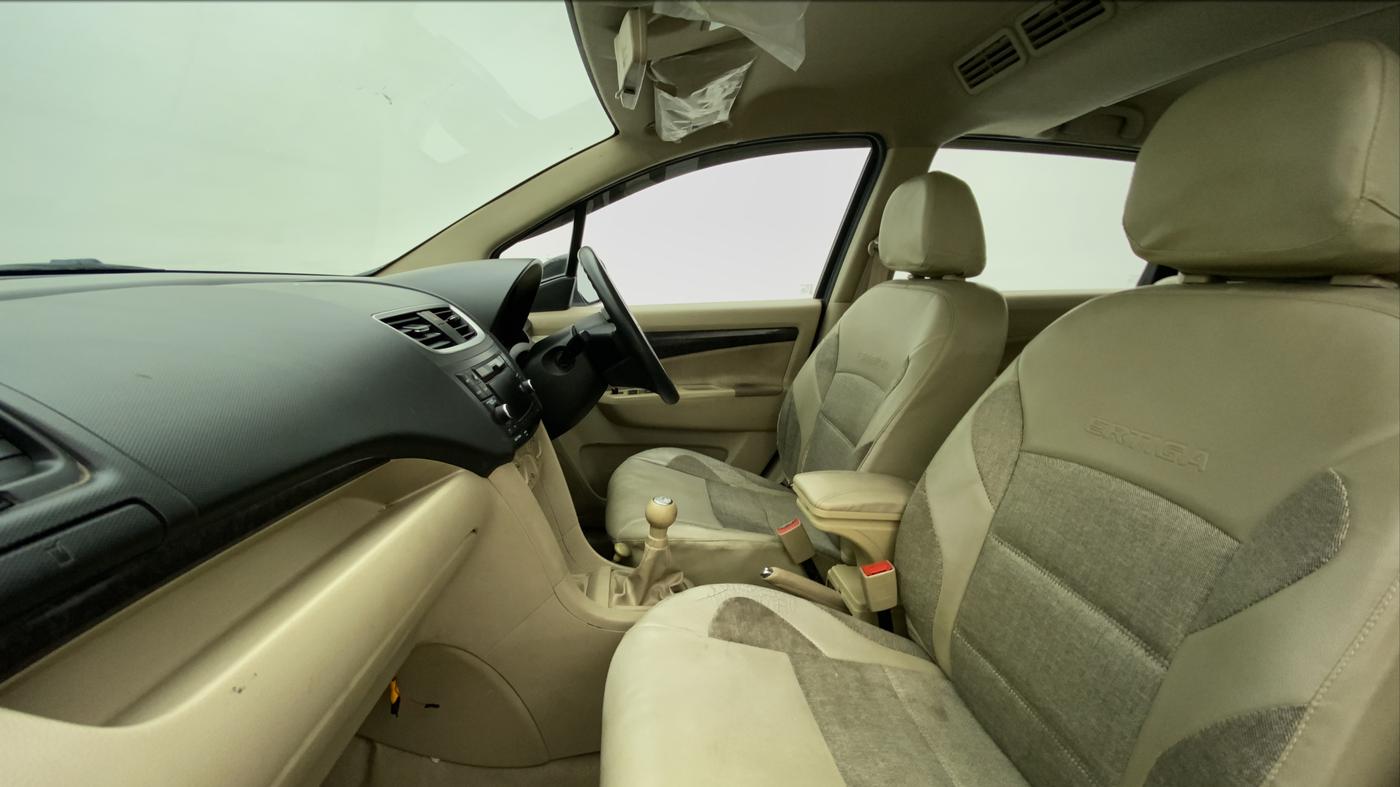 2014 Maruti Ertiga VXI, CNG, Manual, 66,198 km, Right Side Front Door Cabin
