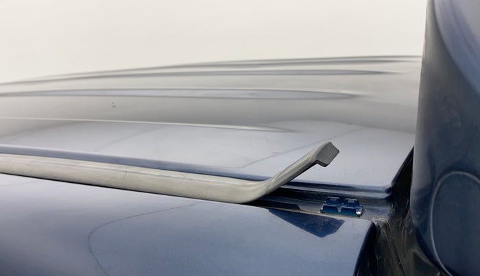 2014 Maruti Ertiga VXI, CNG, Manual, 66,198 km, Roof - Beading has minor damage