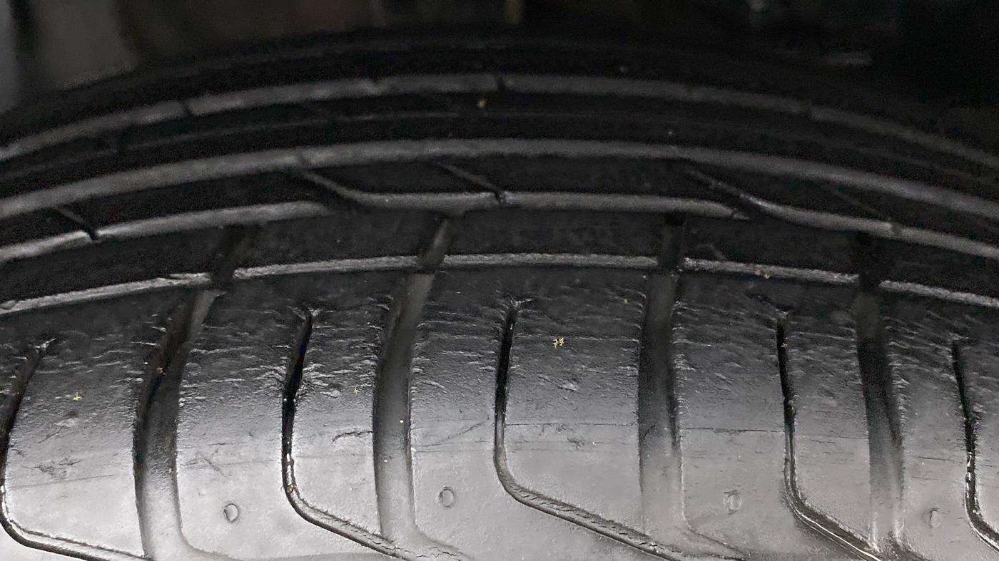 2019 Tata NEXON XZA + 1.2 PETROL A/T, Petrol, Automatic, 4,884 km, Right Front Tyre Tread