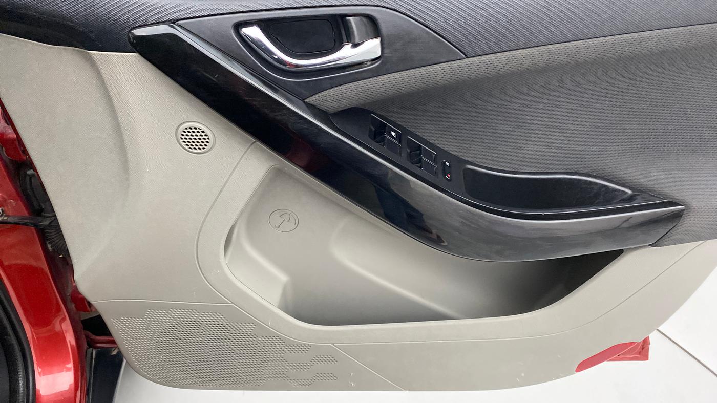 2019 Tata NEXON XZA + 1.2 PETROL A/T, Petrol, Automatic, 4,884 km, Driver Side Door Panels Control