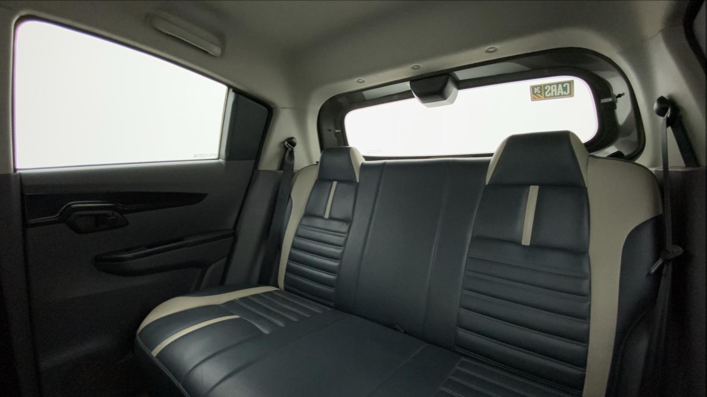 2018 Mahindra KUV 100 NXT K4+ P 6 STR, Petrol, Manual, 43,626 km, Right Side Rear Door Cabin