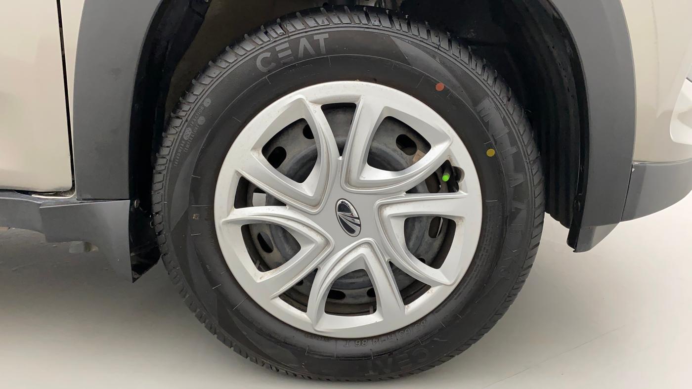 2018 Mahindra KUV 100 NXT K4+ P 6 STR, Petrol, Manual, 43,626 km, Right Front Wheel