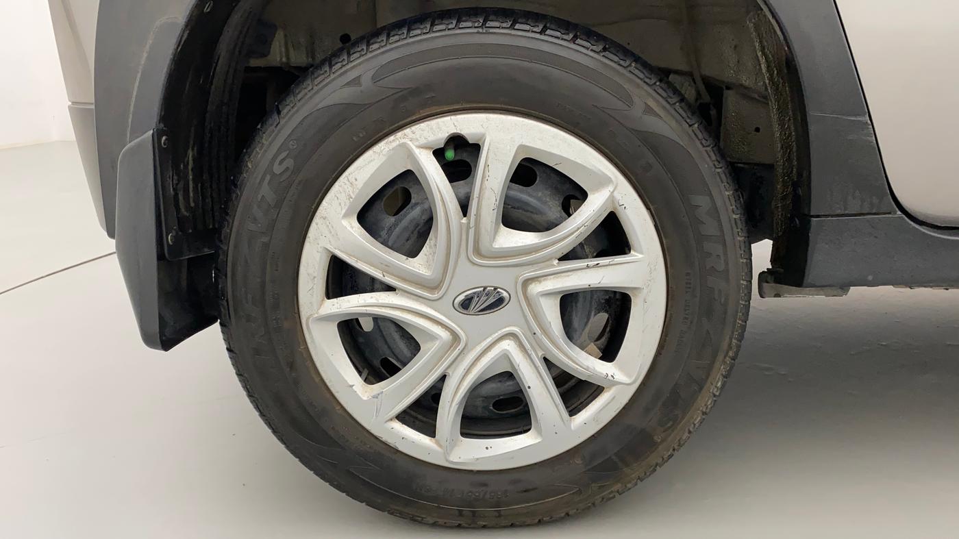 2018 Mahindra KUV 100 NXT K4+ P 6 STR, Petrol, Manual, 43,626 km, Right Rear Wheel