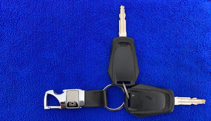 2018 Mahindra KUV 100 NXT K4+ P 6 STR, Petrol, Manual, 43,626 km, Key Close Up