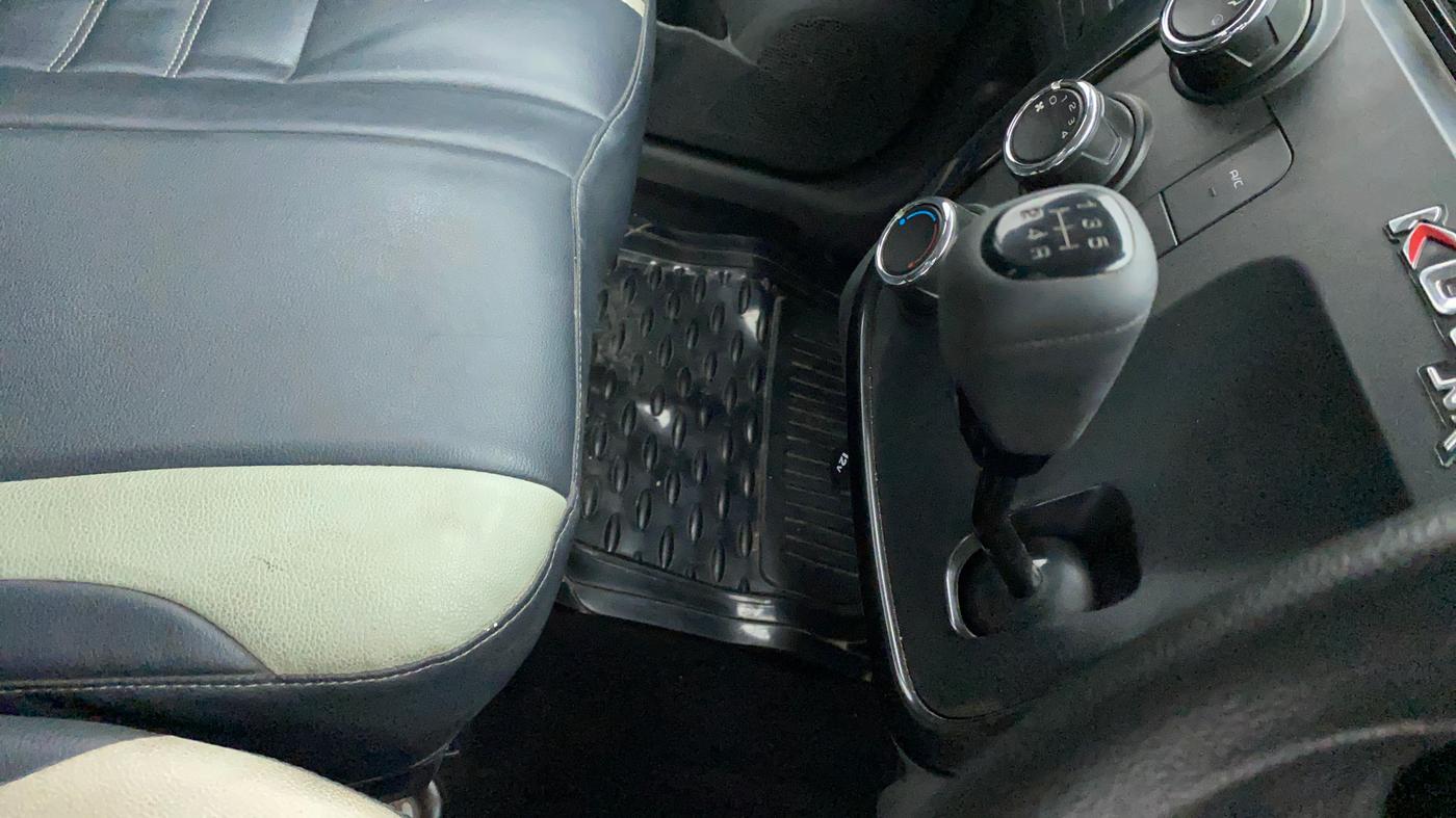 2018 Mahindra KUV 100 NXT K4+ P 6 STR, Petrol, Manual, 43,626 km, Gear Lever