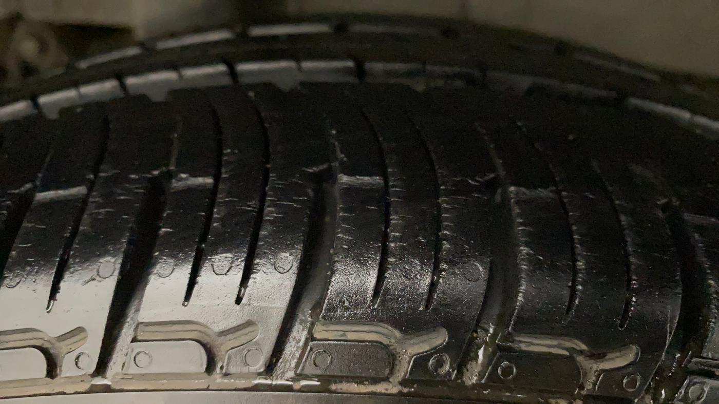 2018 Mahindra KUV 100 NXT K4+ P 6 STR, Petrol, Manual, 43,626 km, Right Rear Tyre Tread