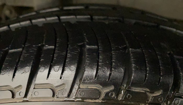 2018 Mahindra KUV 100 NXT K4+ P 6 STR, Petrol, Manual, 43,626 km, Right Rear Tyre Tread