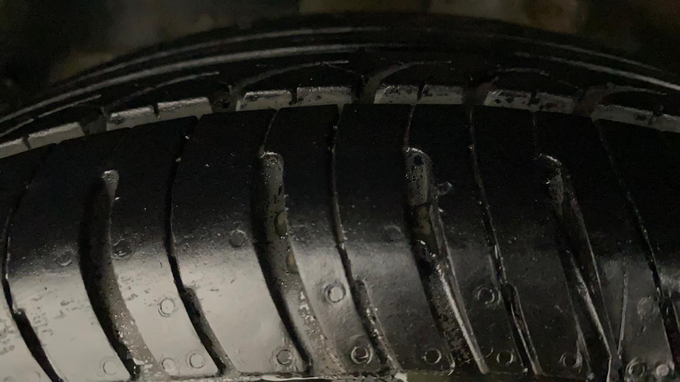 2018 Mahindra KUV 100 NXT K4+ P 6 STR, Petrol, Manual, 43,626 km, Left Front Tyre Tread