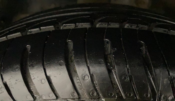 2018 Mahindra KUV 100 NXT K4+ P 6 STR, Petrol, Manual, 43,626 km, Left Front Tyre Tread