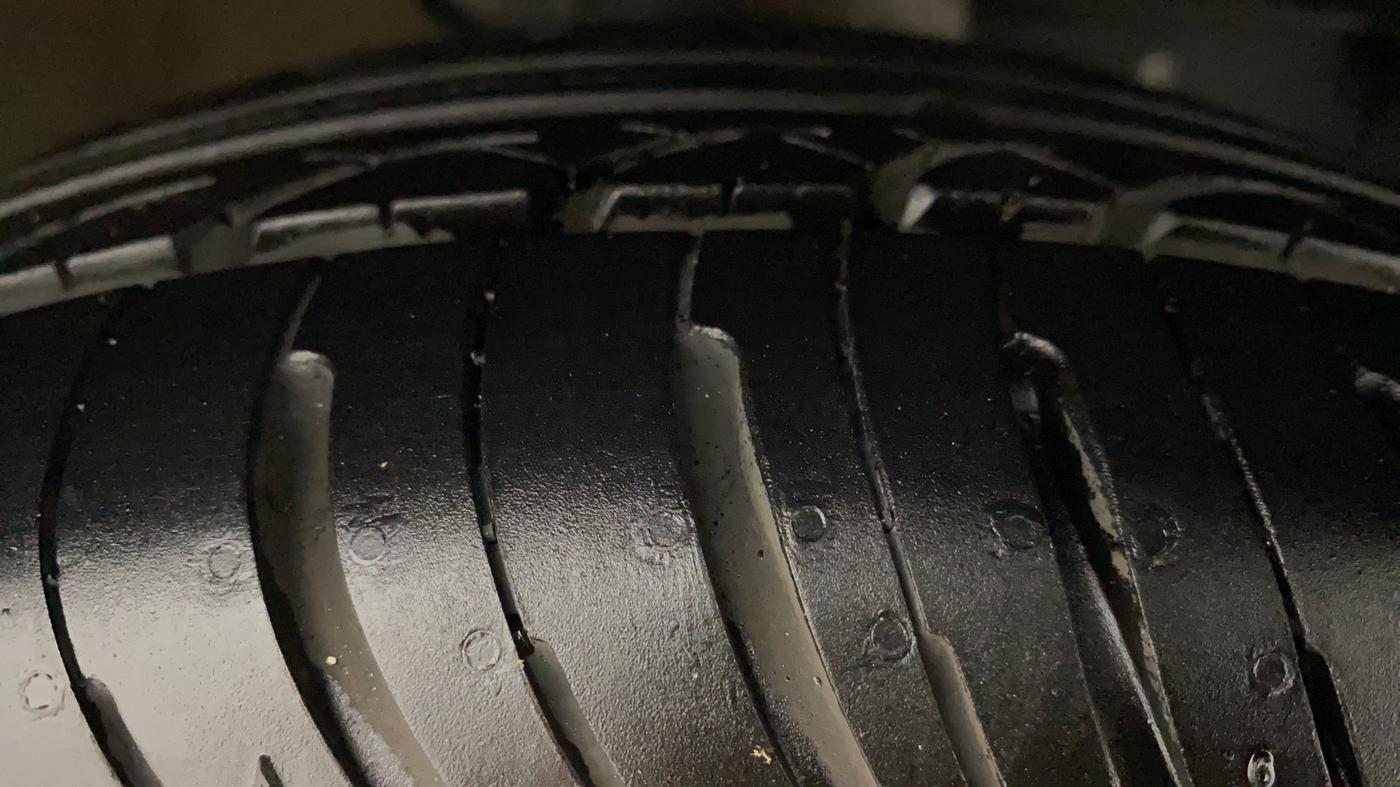 2018 Mahindra KUV 100 NXT K4+ P 6 STR, Petrol, Manual, 43,626 km, Right Front Tyre Tread
