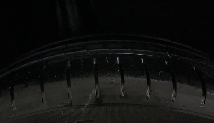 2015 Maruti Baleno ZETA PETROL 1.2, Petrol, Manual, 21,242 km, Right Rear Tyre Tread