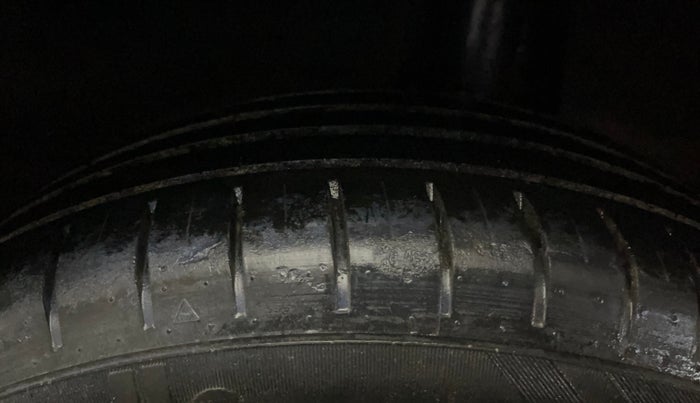 2015 Maruti Baleno ZETA PETROL 1.2, Petrol, Manual, 21,242 km, Left Rear Tyre Tread