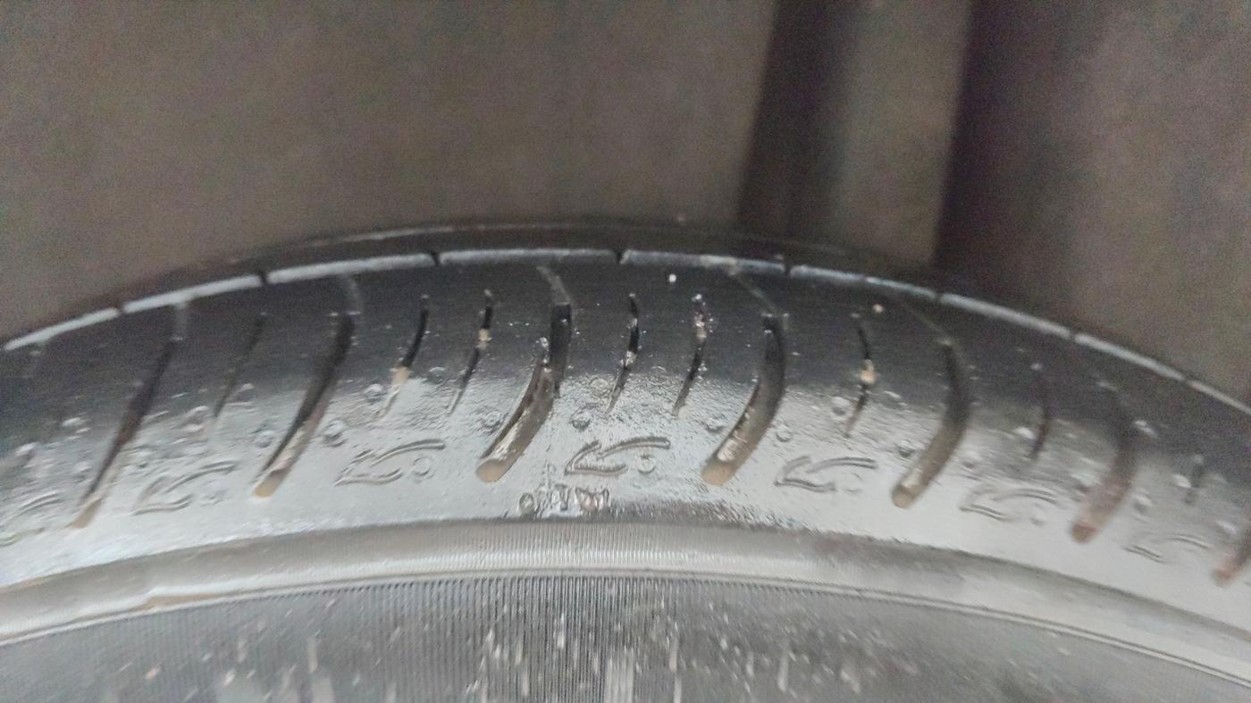 2015 Maruti Ciaz ZXI, Petrol, Manual, 76,102 km, Left Rear Tyre Tread