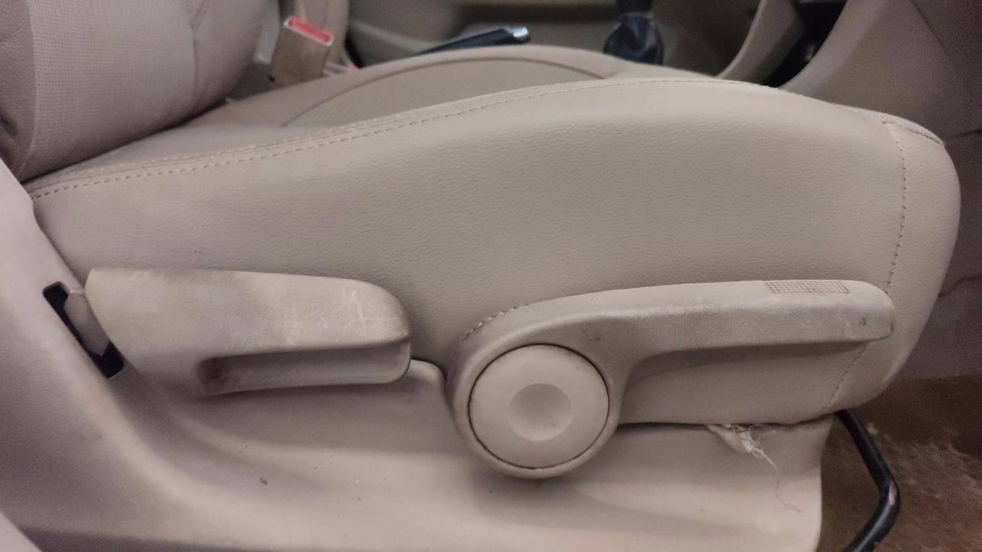 2015 Maruti Ciaz ZXI, Petrol, Manual, 76,102 km, Driver Side Adjustment Panel