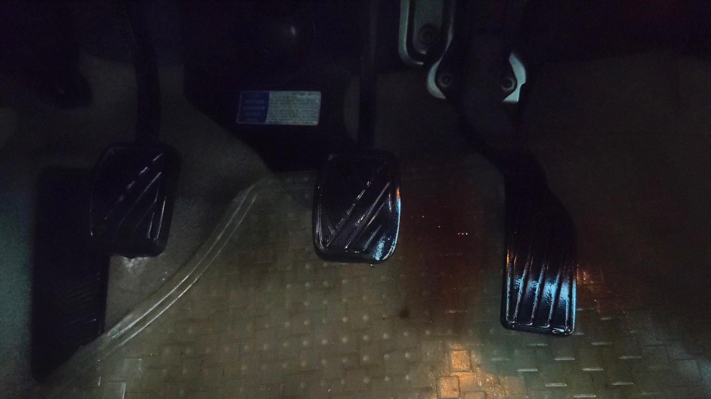 2015 Maruti Ciaz ZXI, Petrol, Manual, 76,102 km, Pedals