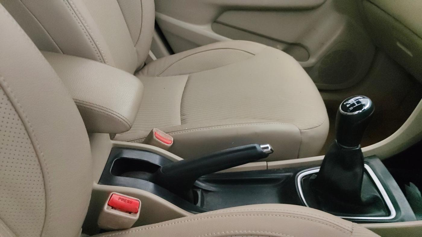 2015 Maruti Ciaz ZXI, Petrol, Manual, 76,102 km, Gear Lever