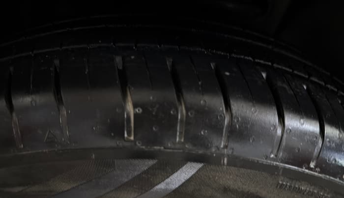 2018 Maruti IGNIS DELTA 1.2, CNG, Manual, 1,12,436 km, Left Front Tyre Tread