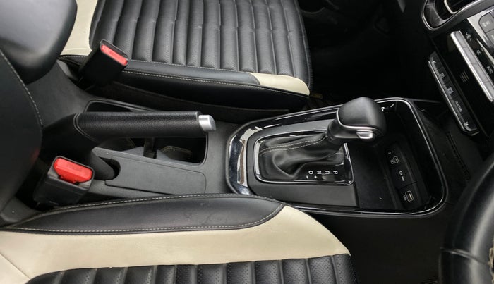 2024 KIA SONET GTX Plus 1.5 Diesel AT Dual Tone, Diesel, Automatic, 15,868 km, Gear Lever
