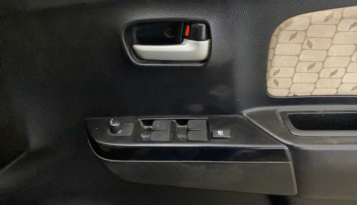 2017 Maruti Wagon R 1.0 VXI, CNG, Manual, 79,188 km, Driver Side Door Panels Control