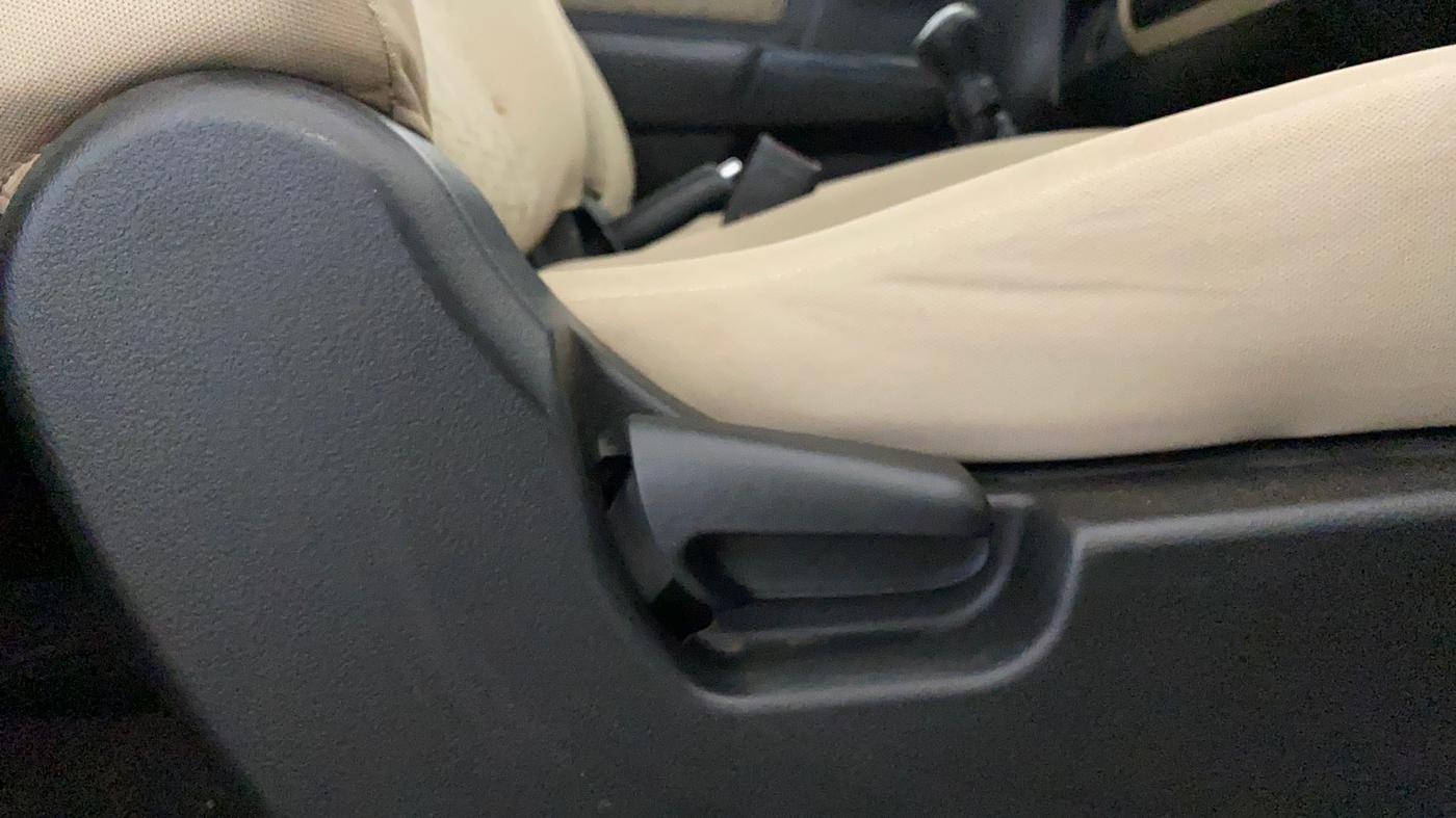 2017 Maruti Wagon R 1.0 VXI, CNG, Manual, 79,242 km, Driver Side Adjustment Panel