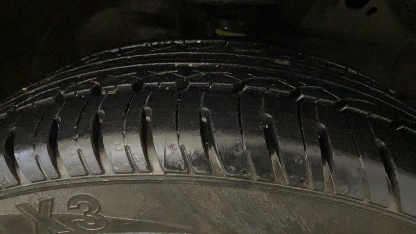 2017 Maruti Wagon R 1.0 VXI, CNG, Manual, 79,242 km, Right Front Tyre Tread