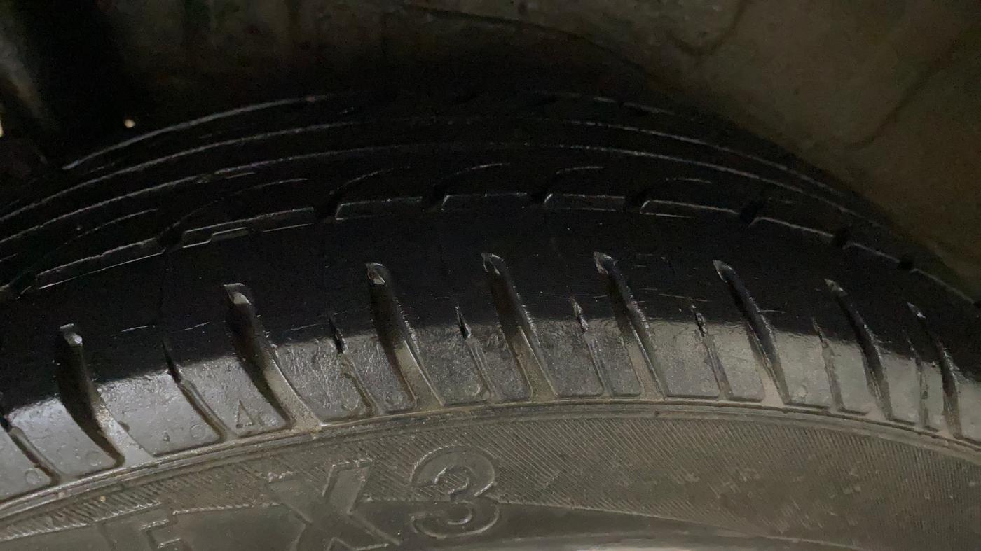 2017 Maruti Wagon R 1.0 VXI, CNG, Manual, 79,242 km, Right Rear Tyre Tread