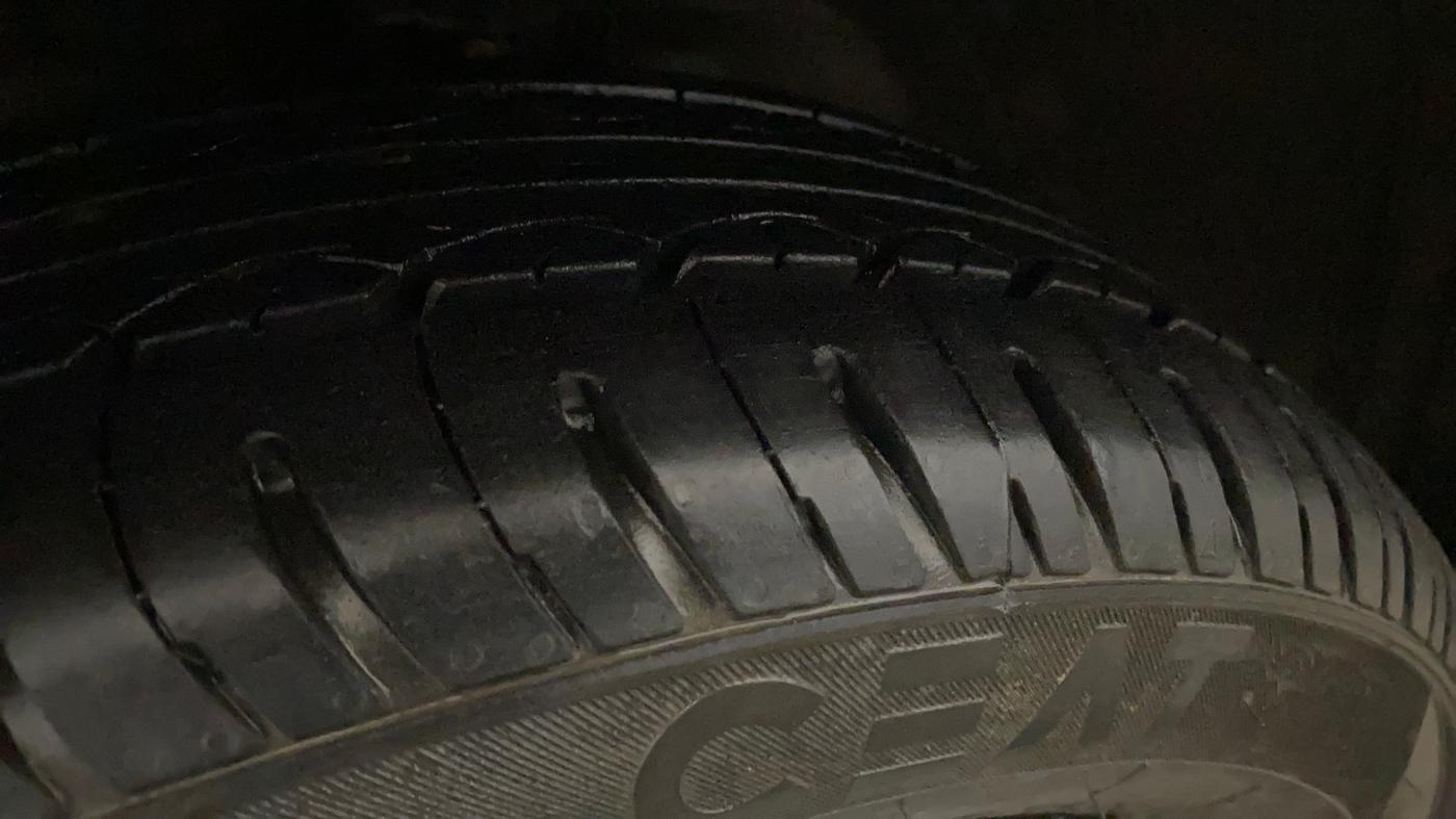 2017 Maruti Wagon R 1.0 VXI, CNG, Manual, 79,242 km, Left Front Tyre Tread