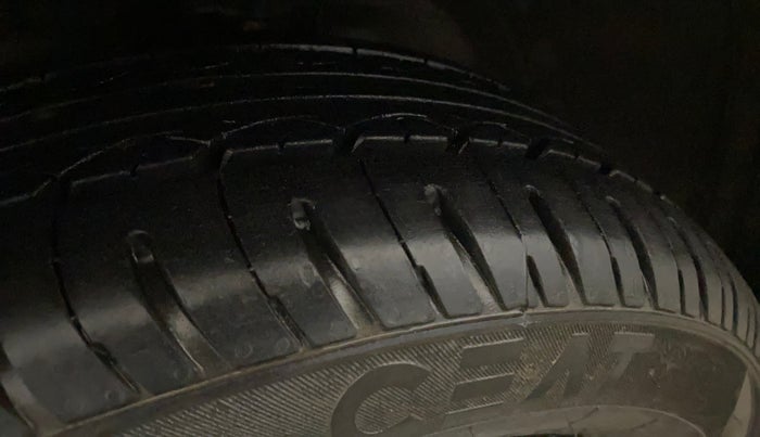 2017 Maruti Wagon R 1.0 VXI, CNG, Manual, 79,188 km, Left Front Tyre Tread