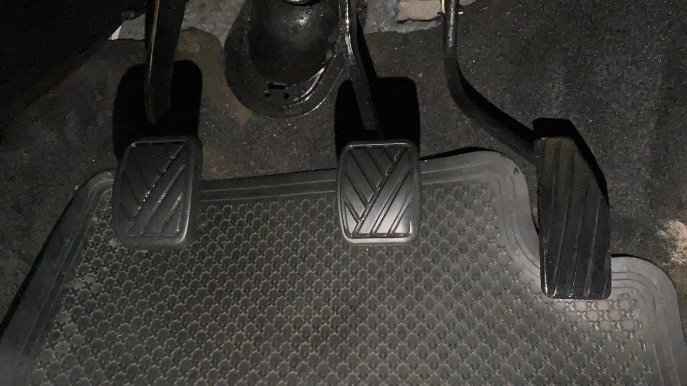 2017 Maruti Wagon R 1.0 VXI, CNG, Manual, 79,242 km, Pedals