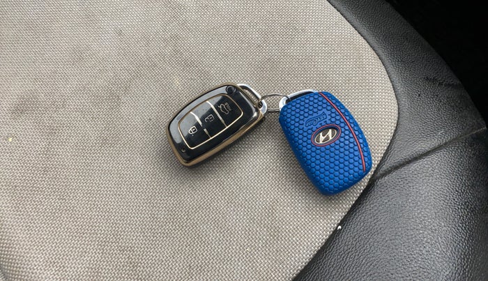 2014 Hyundai Grand i10 ASTA 1.2 KAPPA VTVT, CNG, Manual, 79,567 km, Key Close Up