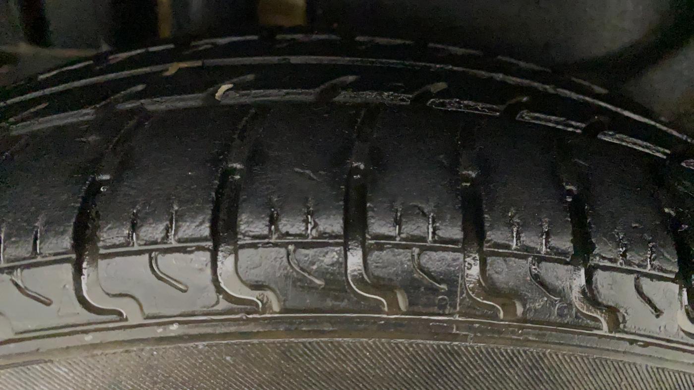 2014 Maruti Swift Dzire LXI, Petrol, Manual, 89,149 km, Right Rear Tyre Tread