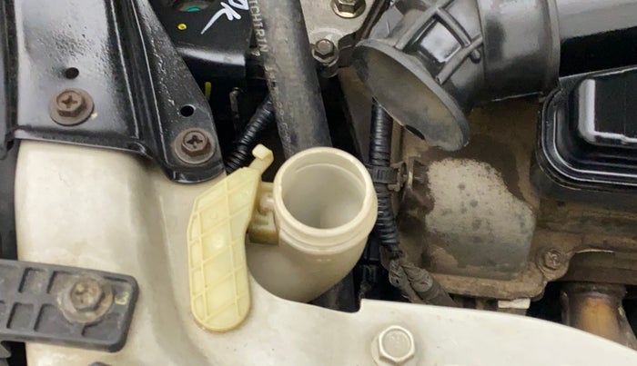 2014 Maruti Swift Dzire LXI, Petrol, Manual, 89,149 km, Front windshield - Wiper bottle cap missing