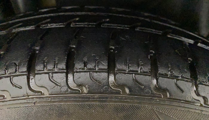 2014 Maruti Swift Dzire LXI, Petrol, Manual, 89,149 km, Left Rear Tyre Tread